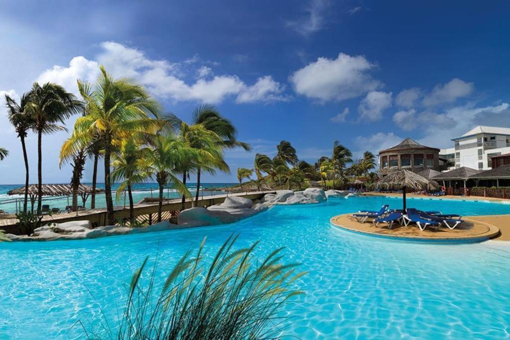 Tres Bel Appartement Avec Vue Mer, Acces Direct A La Plage Et Piscine Surveillee Saint-Francois  Kültér fotó