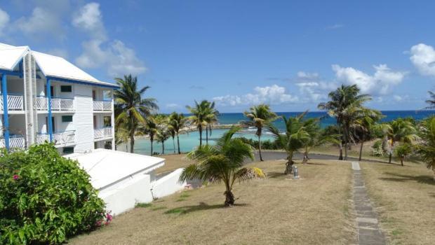 Tres Bel Appartement Avec Vue Mer, Acces Direct A La Plage Et Piscine Surveillee Saint-Francois  Kültér fotó
