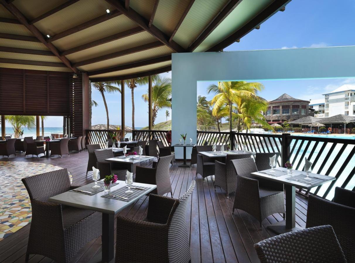 Tres Bel Appartement Avec Vue Mer, Acces Direct A La Plage Et Piscine Surveillee Saint-Francois  Kültér fotó