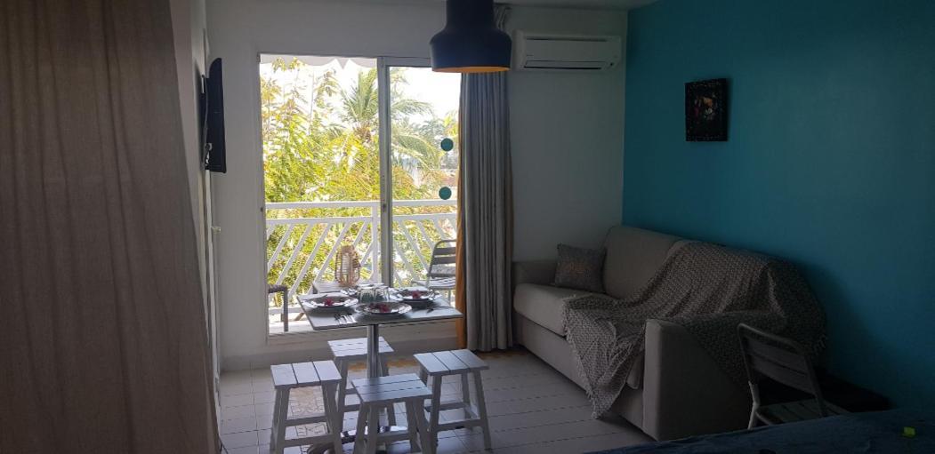 Tres Bel Appartement Avec Vue Mer, Acces Direct A La Plage Et Piscine Surveillee Saint-Francois  Kültér fotó