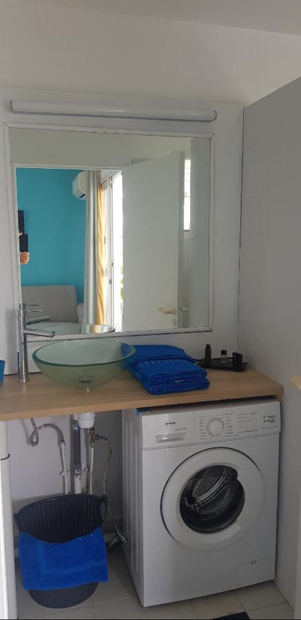 Tres Bel Appartement Avec Vue Mer, Acces Direct A La Plage Et Piscine Surveillee Saint-Francois  Kültér fotó